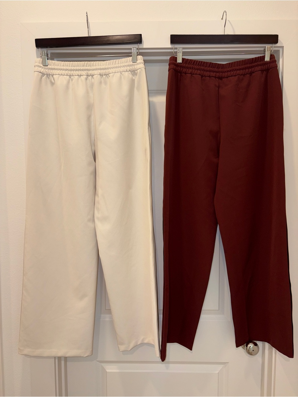 Athleta Endeavor Relaxed Pants Satin Side Stripe Sz Small Ivory and Rust Brown